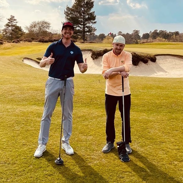 Фото дня: Драко Малфой и Фред Уизли встретились, чтобы поиграть в гольф