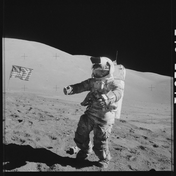 Луна, прощай: последняя фотография астронавта на спутнике Земли