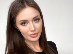 Анастасия Тарасова резко ответила на критику своей внешности