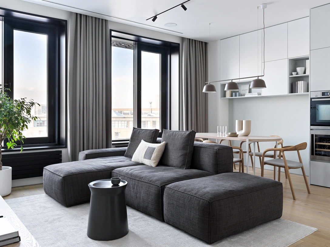 Гостиная. Диван, Boca. Журнальный столик, Poliform. Шторы, Boxdecor. Краска, Little Greene. Обеденный стол выполнен на заказ, Alexander Tischler. | Источник: Сергей Красюк. стиль: Happy collections