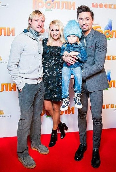 Яна с мужем Евгением Плющенко, сыном Сашей и его крестным Димой Биланом