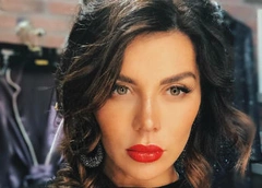 Анна Седокова вынуждена оставить сына