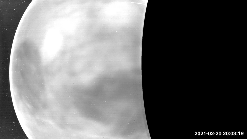 Зонд NASA впервые в истории снял поверхность Венеры из космоса
