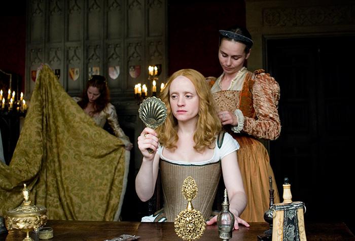 Кровавые ванны, кровь девственниц и румяна из ртути: как дамы средневековья пытались сохранить молодость и красоту