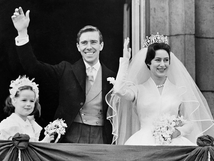 Энтони Армстронг-Джонс и принцесса Маргарет на своей свадьбе, Букингемский дворец, 6 мая 1960