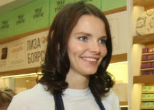 Елизавета Боярская стала продавцом-кондитером