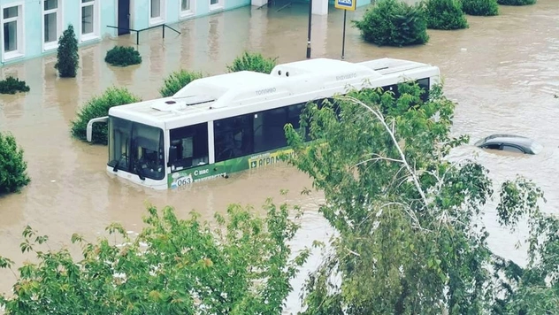 Керчь ушла под воду: мощные фото и видео крымского апокалипсиса