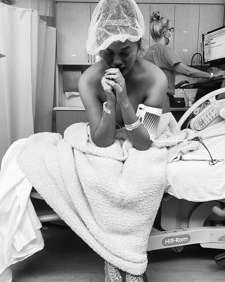 Супермодель Крисси Тейген — о том, почему в момент потери ребенка ей было важно устроить фотосессию