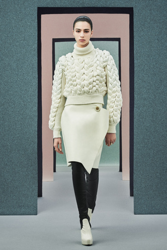 Свитеры с косами и трикотажные костюмы в коллекции Ports 1961 FW21