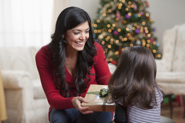 Почему нельзя говорить ребенку, что подарок принес Дед Мороз
