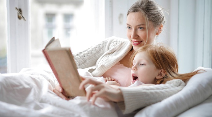 Для счастья и спокойствия: шесть книг, которые стоит подарить маме на Новый год
