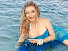 Лена Ленина разделась в общественном месте