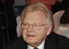 Юрий Антонов не может смириться со смертью матери