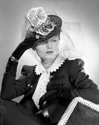 Безумная шляпница: как модистка Лилли Даше подарила Голливуду самый элегантный и женственный аксессуар