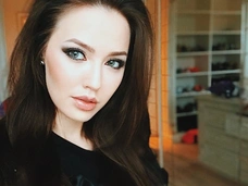 Беременная Анастасия Костенко прояснила слухи о проблемах со здоровьем