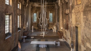 Выставка дизайна Desacralized в заброшенной церкви в Милане