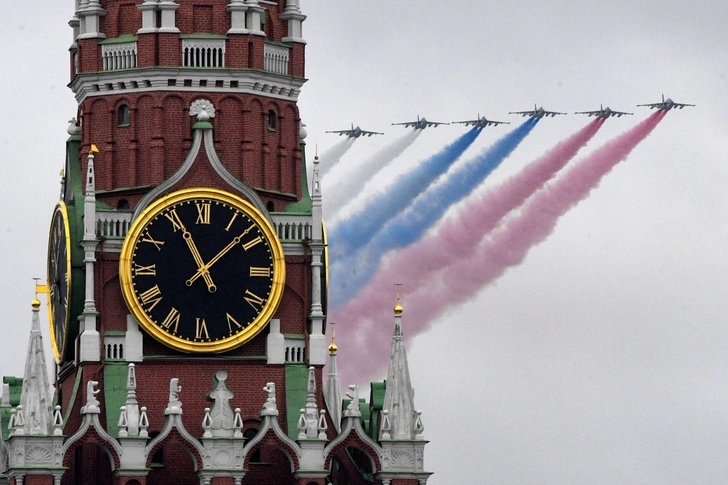 «Катюша» в ТикТоке и список военных фильмов: как звезды поздравили россиян с 9 мая