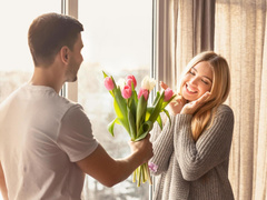 Сестре — орхидеи, а маме — тюльпаны: какие цветы выбрать на 8 марта?