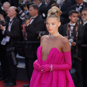 Очень опасно: Эльза Хоск на Каннском кинофестивале 2022 в платье, которое вот-вот спадет с груди 🙈