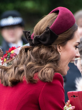 Прекрасная Кейт: 10 лучших рождественских нарядов принцессы Уэльской, которые стоит повторить
