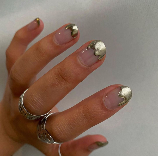 Mirrored manicure: нейл-тренд из Инстаграма (запрещенная в России экстремистская организация), который стоит попробовать этой весной