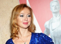 Елена Захарова обнажила грудь из-за слетевшего лифа
