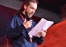 Децл требует миллион рублей от Басты