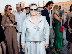 Улыбалась и долго разговаривала с Юдашкиным: Ирина Винер начала выходить в свет после развода