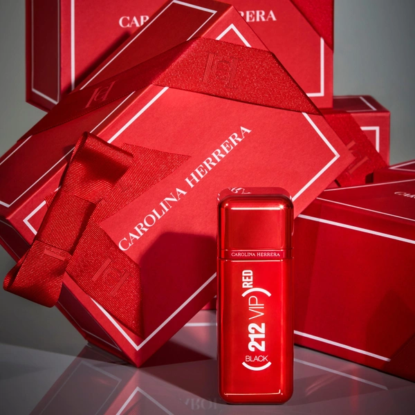 Carolina Herrera запускает новую лимитированную серию ароматов (212) RED VIP