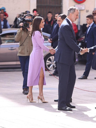 Этот модный цвет молодит абсолютно всех женщин: посмотрите, как его носят королевские особы