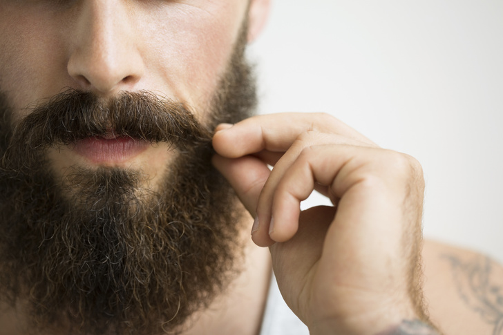 Прежде чем использовать касторовое масло для бороды, немного его подогрейте