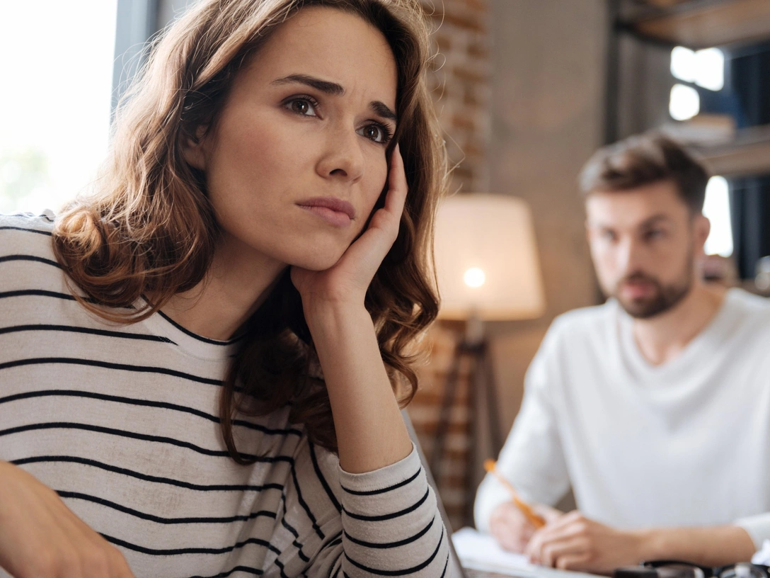 «Подстраивайтесь под мужчину» и еще 3 устаревших совета об отношениях, которым пора перестать следовать | marieclaire.ru