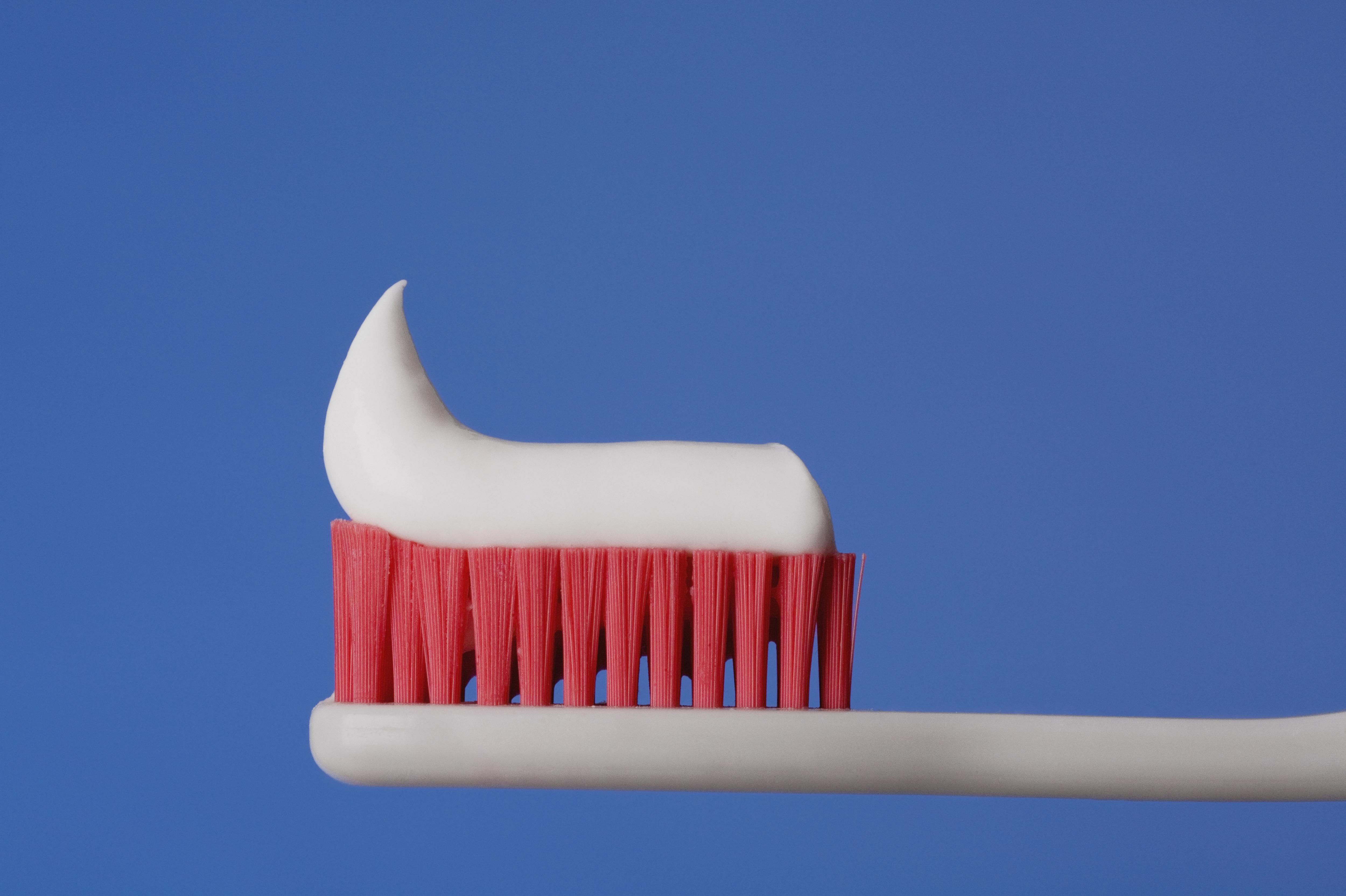 Что можно сделать с помощью зубной пасты в хозяйстве: необычное применение