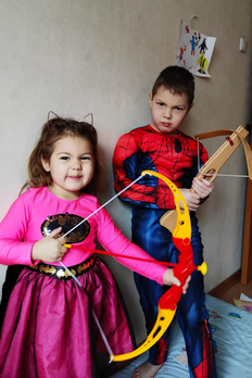 Алеша и Катя Черенко, 6 лет и 3 года, г. Новосибирск