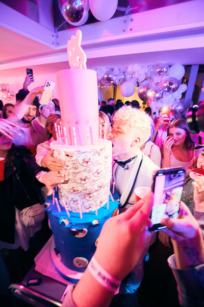 «Дико тусим»: самый популярный из ТикТок домов России с размахом отметил день рождения