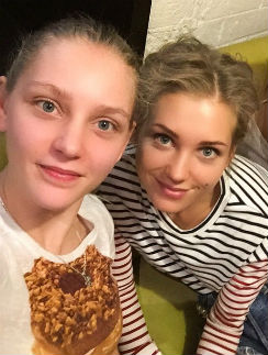 Кристина Асмус с сестрой Кариной