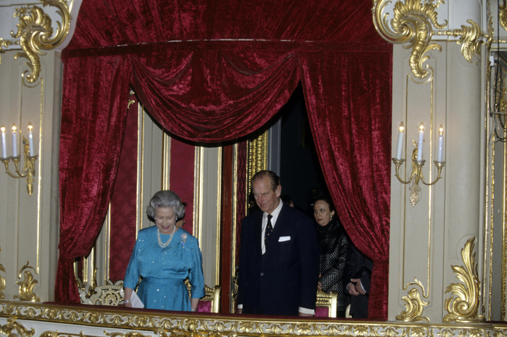 Золотое яблоко и неожиданное пиво: 5 фактов о единственном визите королевы Елизаветы II в Россию