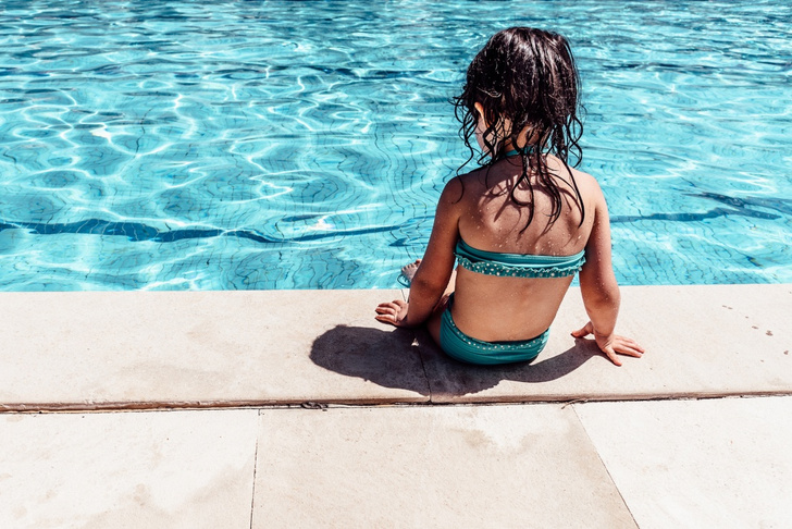 «Сердце запускали пять раз»: 12-летняя девочка из Петербурга захлебнулась в бассейне в Турции и впала в кому