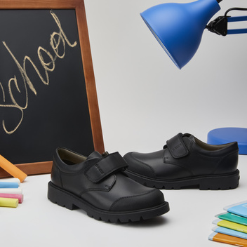 Как выбрать обувь для школьника к новому учебному году