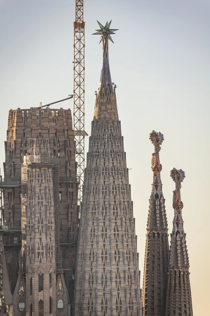 На соборе Sagrada Família в Барселоне зажгли новую звезду