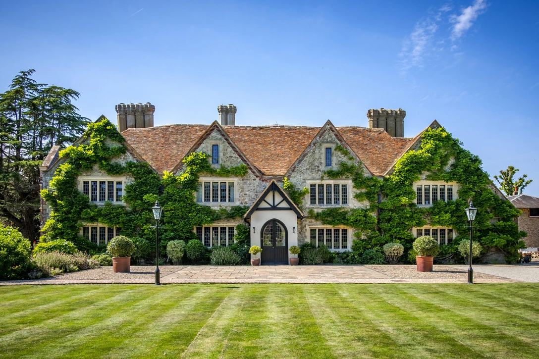 Ресторан в усадьбе XVII века в Кенте | Источник: Boys Hall