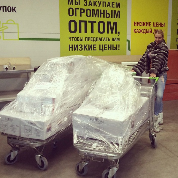 Анастасия Волочкова с покупками
