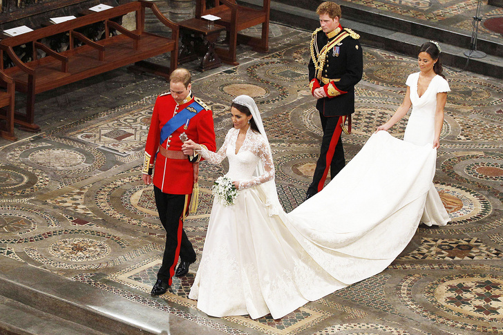 10 лет со дня свадьбы Кейт и Уильяма: гнев королевы, попа Пиппы Миддлтон и другие скандалы церемонии