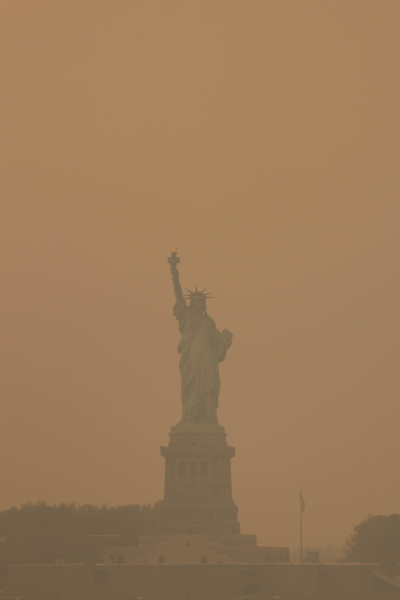 «На Америку опускается низшая энергетика Плутона»: астролог объяснил, почему Статуя Свободы в дыму и при чем тут революция