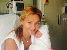 Татьяна Навка показала фото с Дмитрием Песковым в роддоме