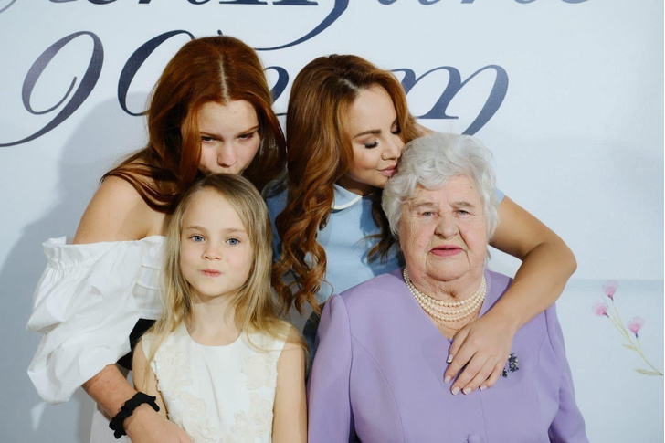 МакSим устроила сюрприз и собрала всех родных на 90-летие бабушки — фото