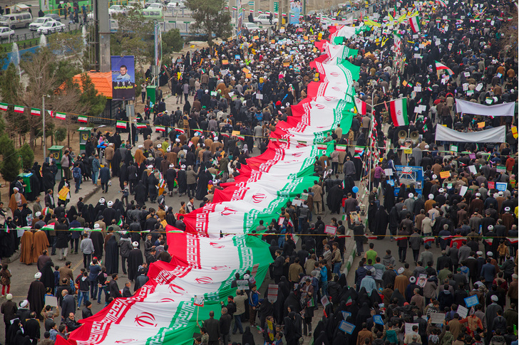Консервы прошлого: как живет под санкциями современный Иран