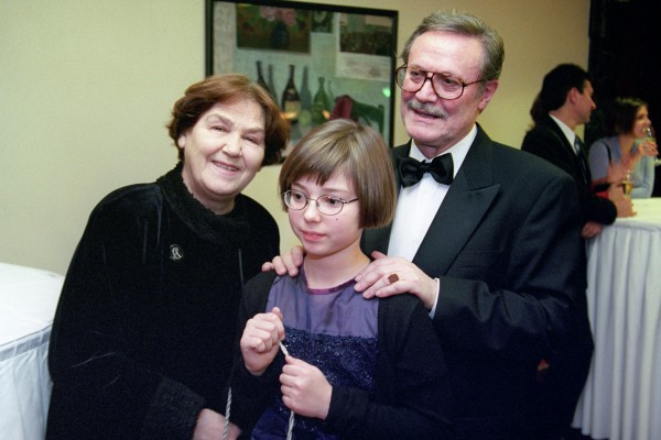 Юрий Соломин проводил много времени с супругой Ольгой и внучкой Сашей
