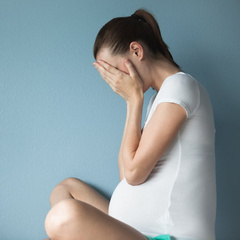 Эмоциональные качели: перепады настроения у беременной в зависимости от триместра