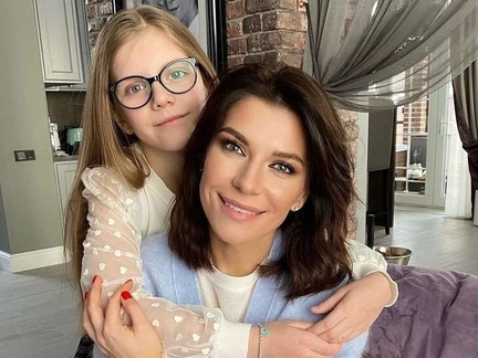 Как говорить с детьми о сексе? Психолог об опыте Чиповской, Ларсен и Волковой